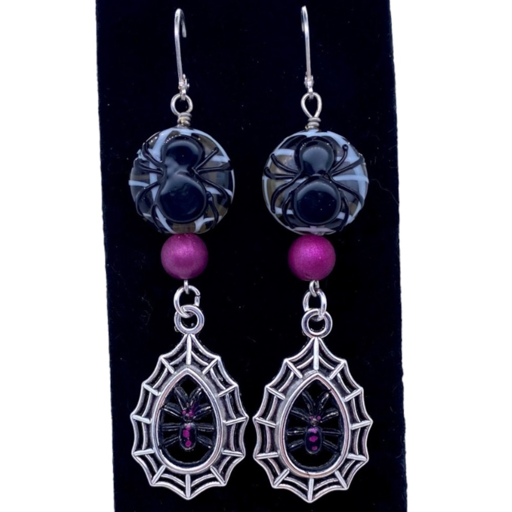 Spider With Spider Web Earrings - Picture 5 of 5